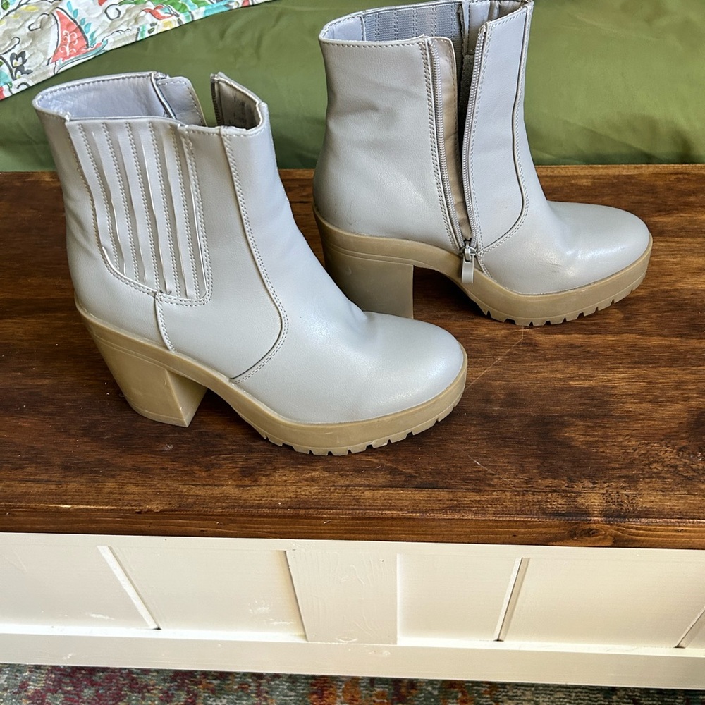 Journee Collection Riplee Platform Booties